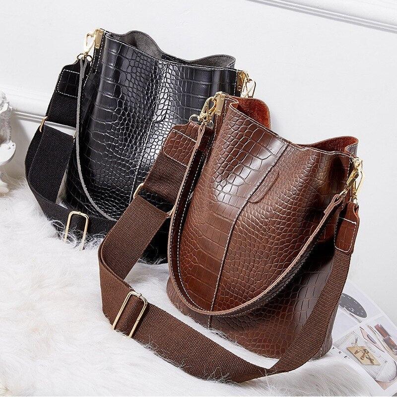 Bolsa Feminina de Couro Crocodilo - Lojas Promorin