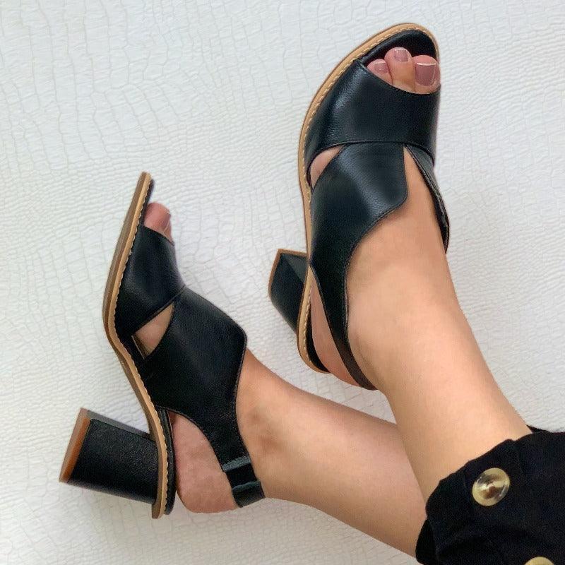 Sandália Laíza Peep Toe em Couro Salto Bloco Médio - Lojas Promorin