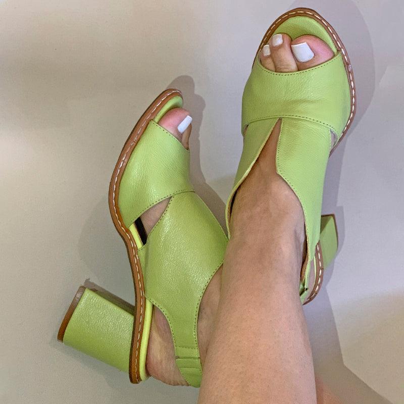 Sandália Laíza Peep Toe em Couro Salto Bloco Médio - Lojas Promorin