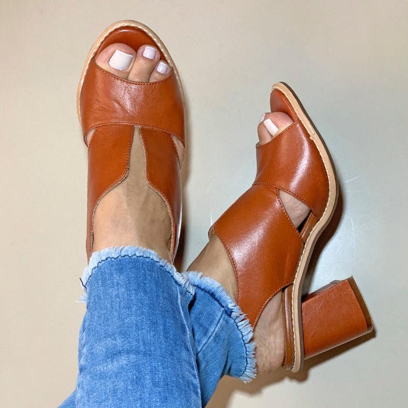 Sandália Laíza Peep Toe em Couro Salto Bloco Médio - Lojas Promorin