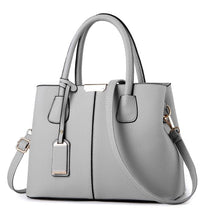 Bolsa Feminina de Ombro em Couro - Fabrine