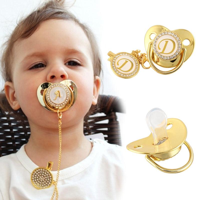 Chupeta Ouro Bling com a Letra Inicial do Seu Bebê - Lojas Promorin